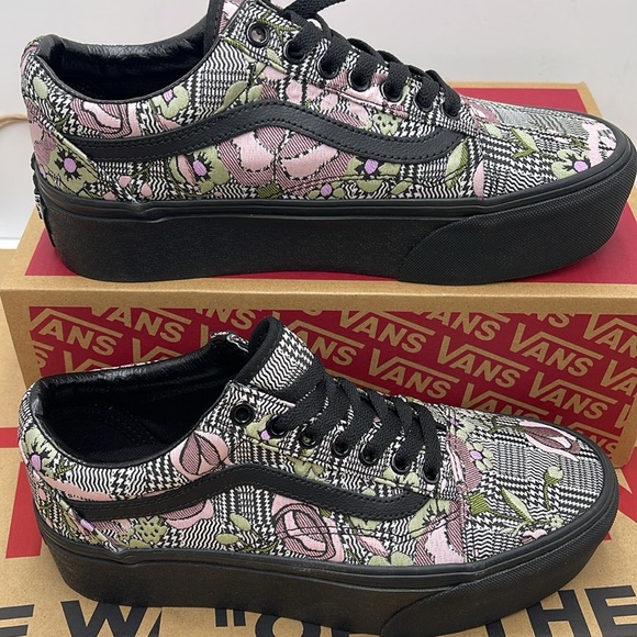 Vans WMNS Old Skool Stackform Tapestry Floral Black VN0009PZBM8
Platforms Snkrs - Picture 2 of 16